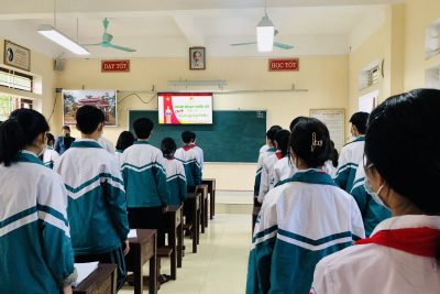 Sinh hoạt dưới cờ trực tuyến theo đơn vị lớp.